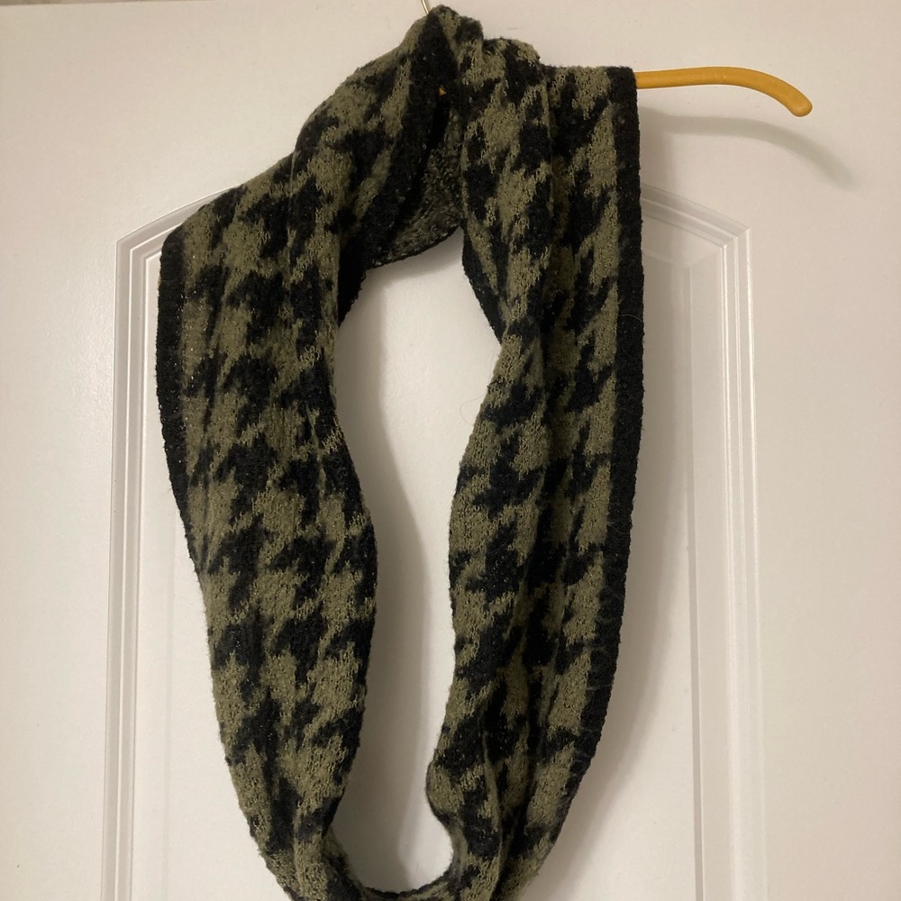 Marc and Mel Reversible Houndstooth Olive and Black Infinity Scarf